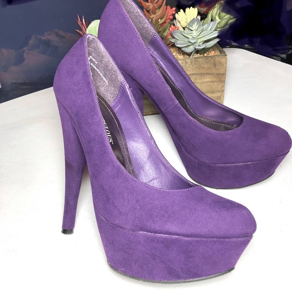 Purple suede platform pumps